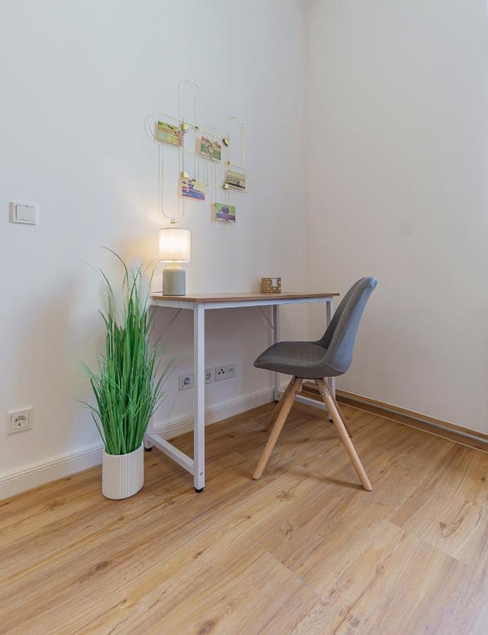 Modernes Apartment - Zentral, Ruhig, Wlan, Netflix, Kueche, Schreibtisch, Parkplatz, Waschtrockner Котбус Экстерьер фото